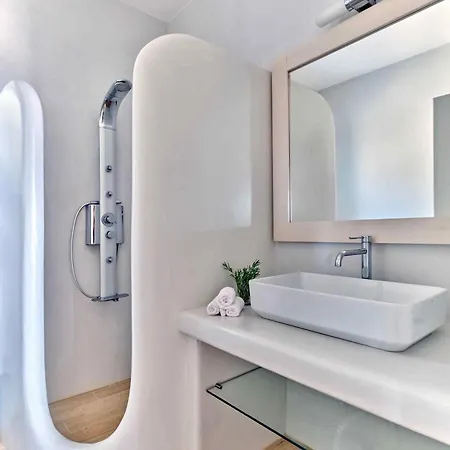 Luxurious Seirios Isterni (Paros)